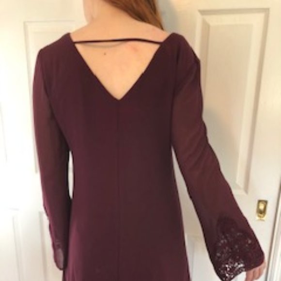 "Speechless", chiffon shift dress w/crochet bellsleeve & v-back - junior size M - Picture 3 of 11